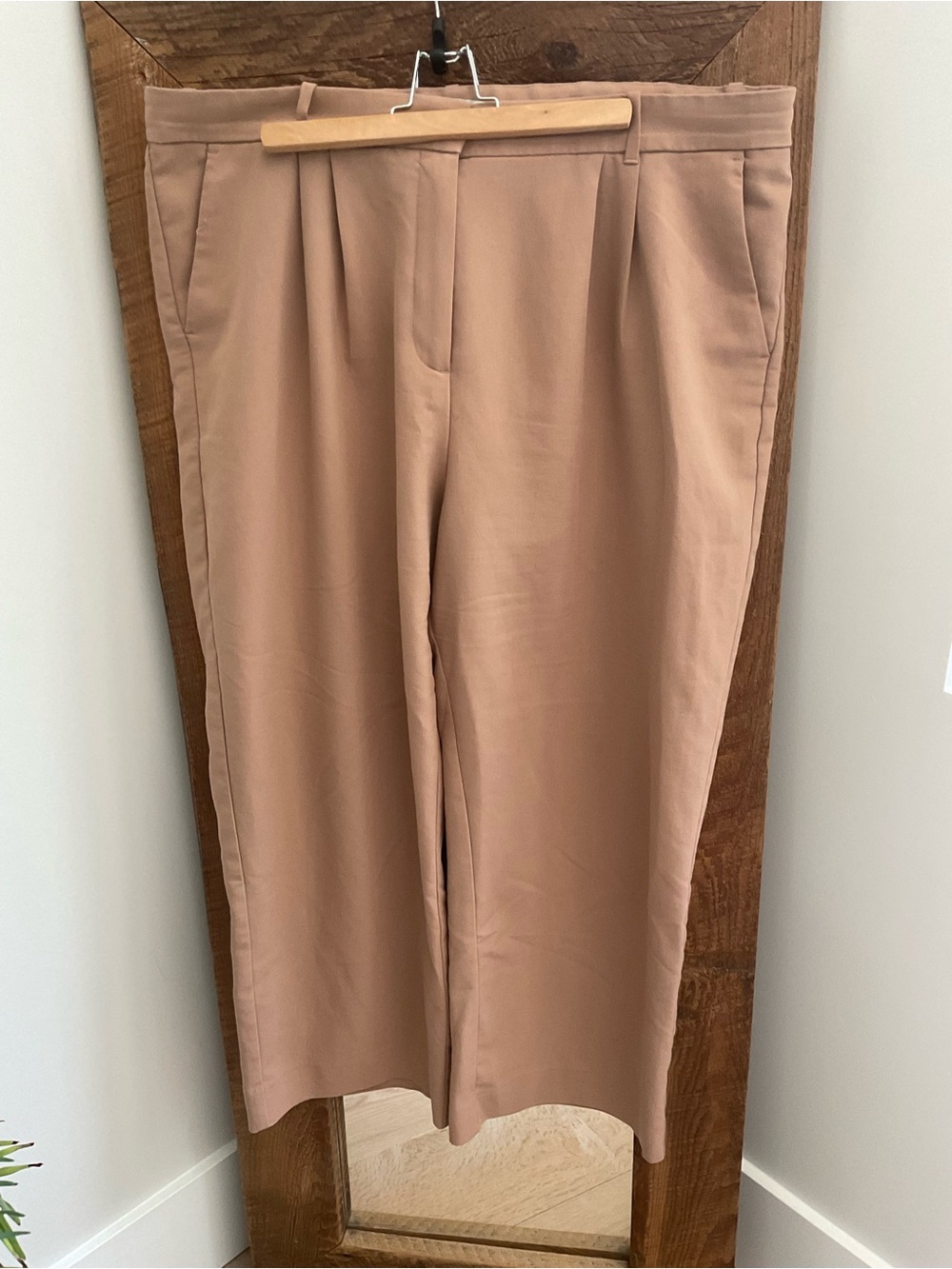 Abercrombie & Fitch Tailored Pants in Camel-Tan
